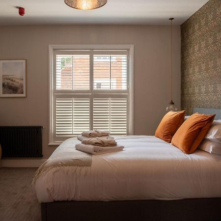 The Crown Pub And Hotel Manningtree Buitenkant foto