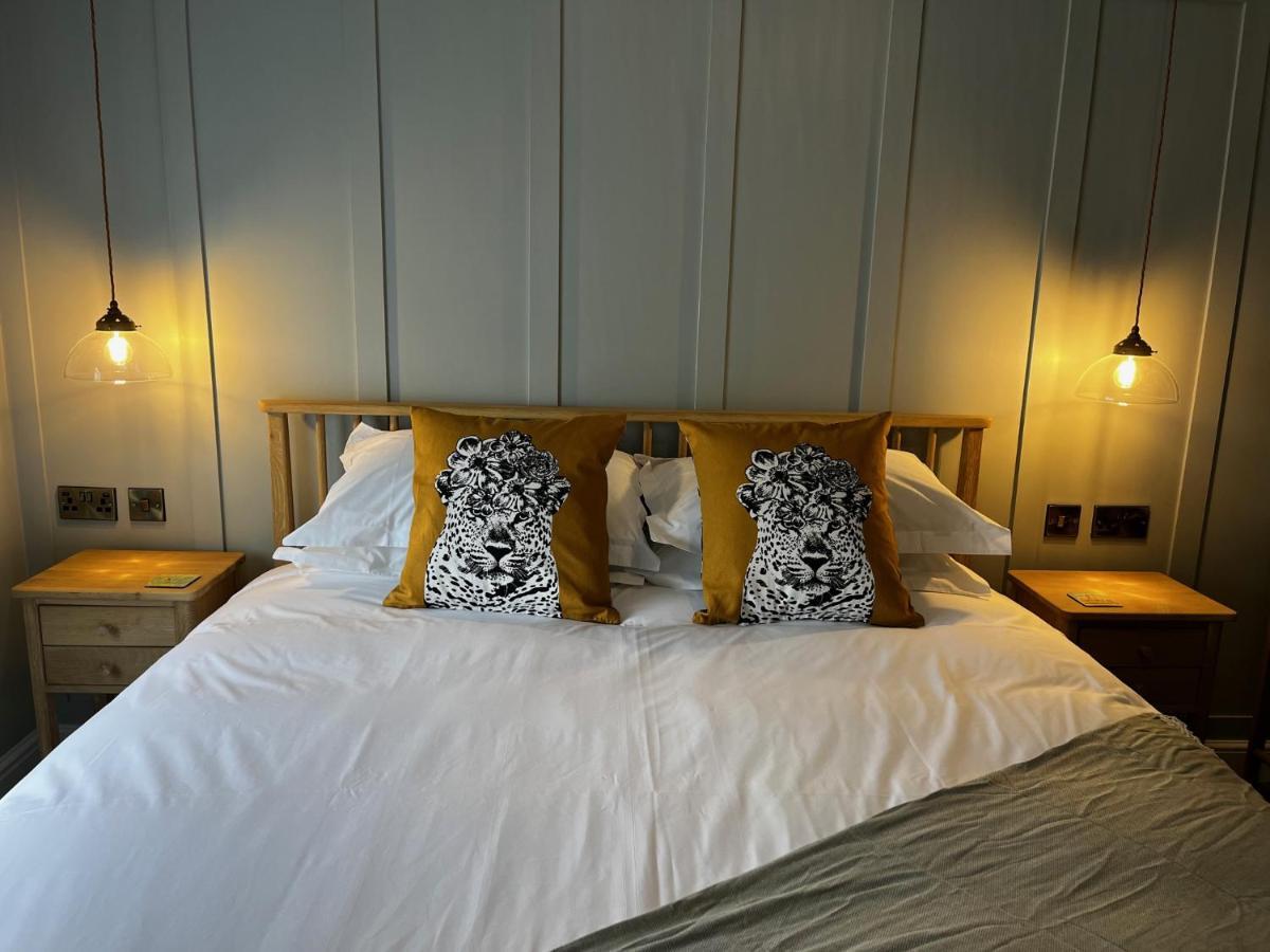 The Crown Pub And Hotel Manningtree Buitenkant foto