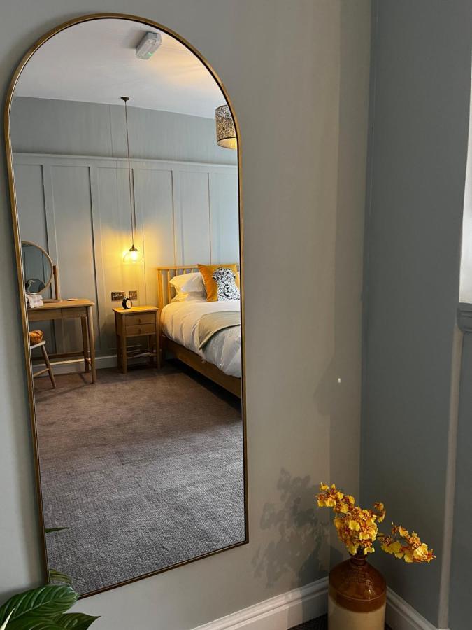 The Crown Pub And Hotel Manningtree Buitenkant foto