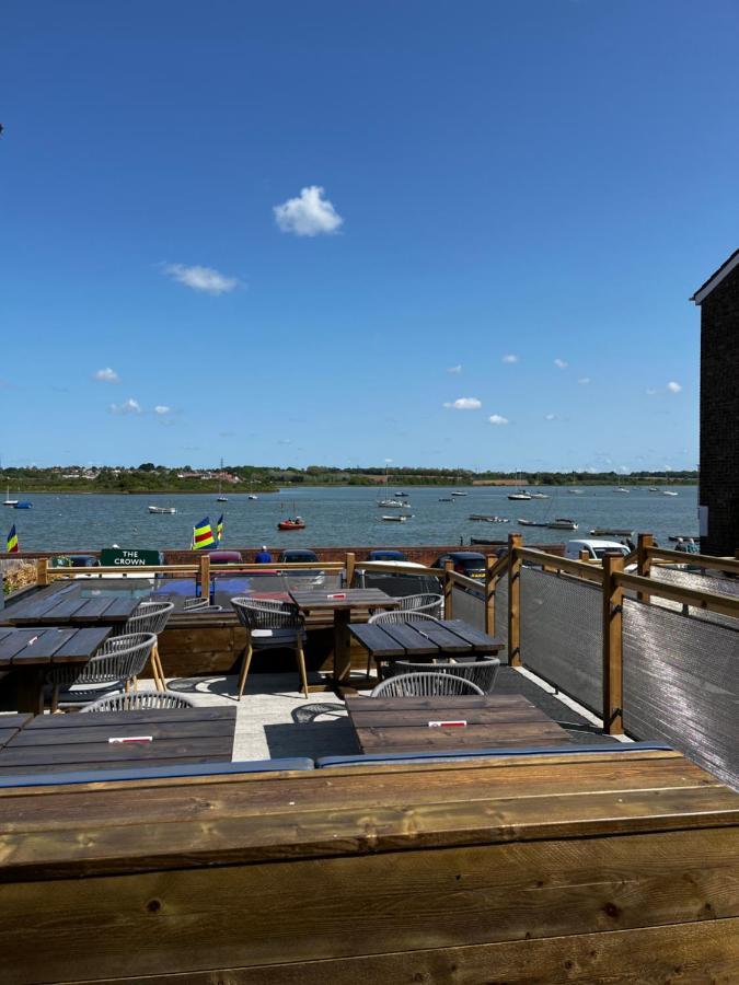The Crown Pub And Hotel Manningtree Buitenkant foto