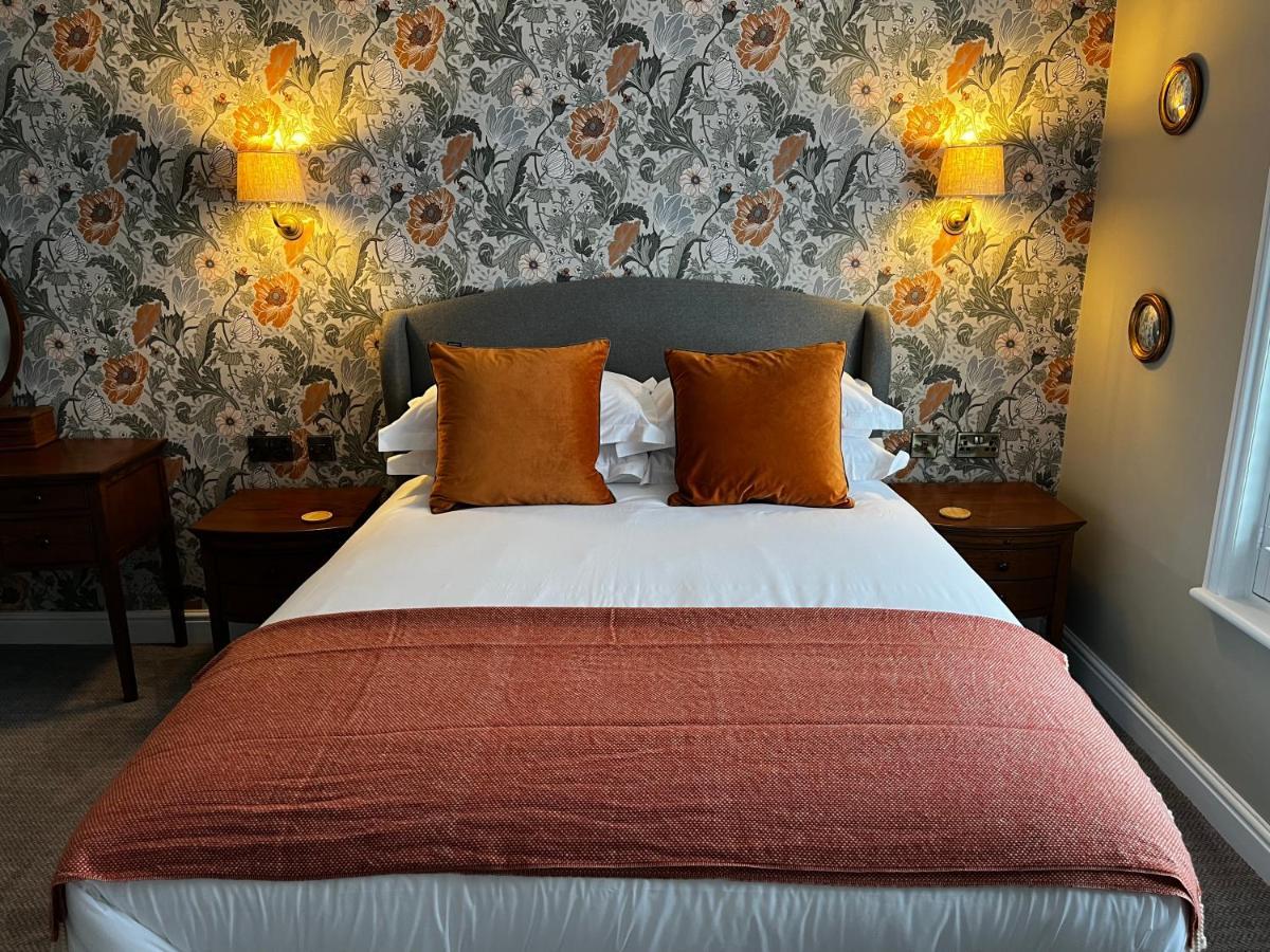 The Crown Pub And Hotel Manningtree Buitenkant foto